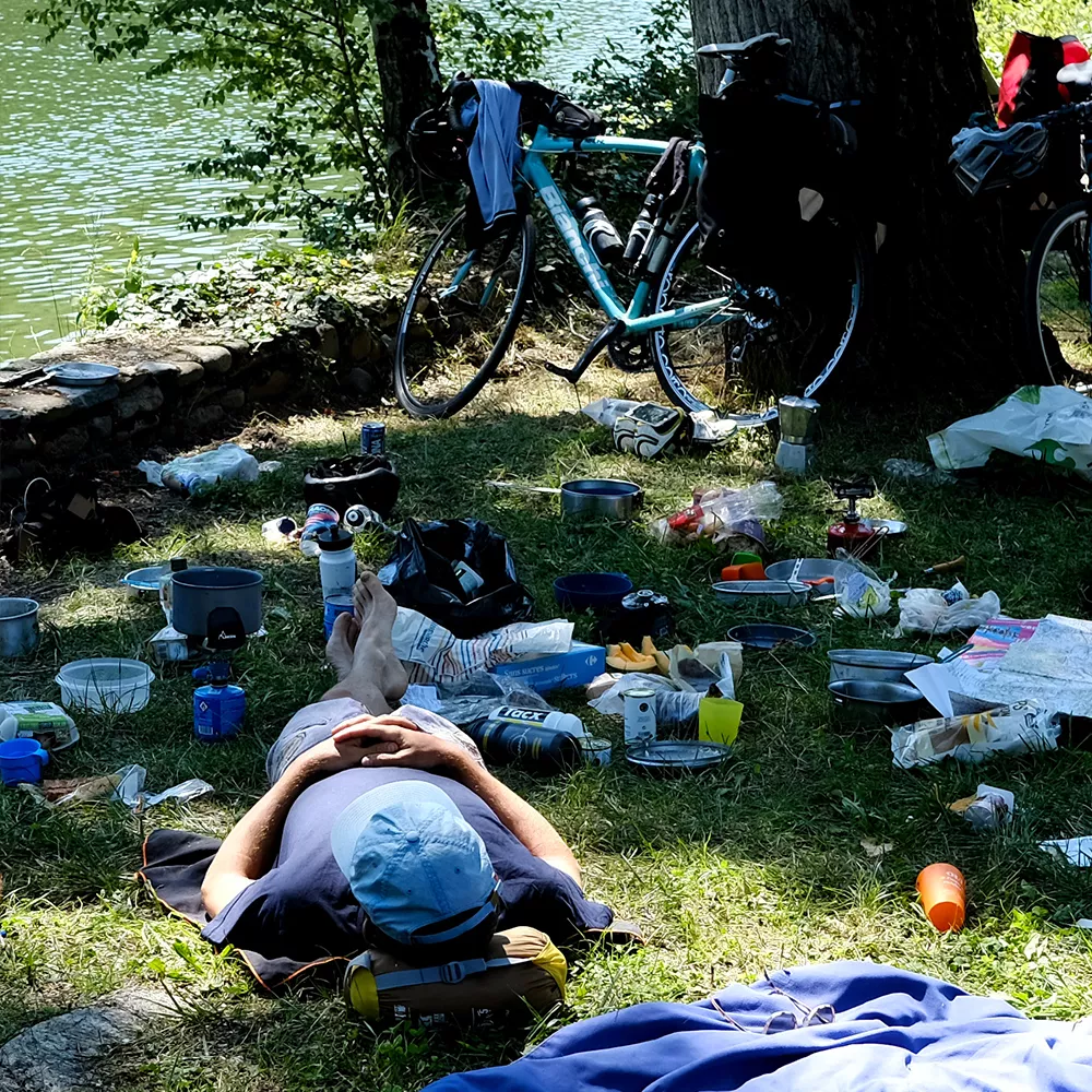 sieste dans l'herbe